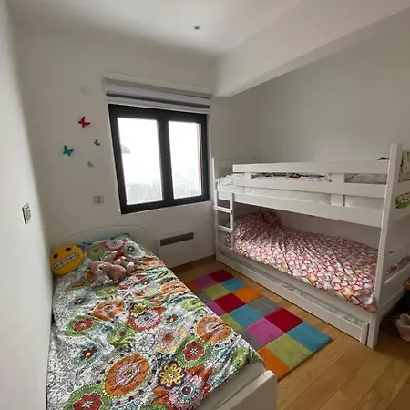 Dunja-vila Pekovic * Ζλάτιμπορ